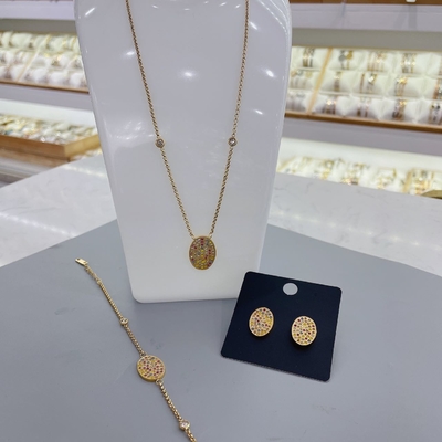 ست طلا و جواهر CZ گردنبند آویز کلاسیک گوشواره میخی دستبند زنانه با روکش طلا مکعبی زیرکونیا